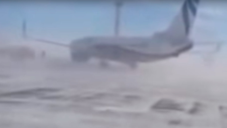 Un Boeing de 40 tonnes emporté par le vent dans le nord de la Russie (PHOTOS, VIDEO CHOC)