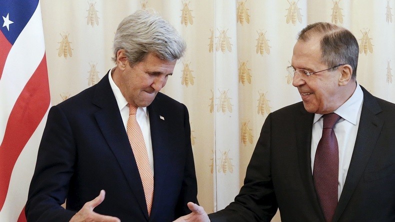 En visite à Moscou, John Kerry s'exprime aux côtés de Sergueï Lavrov