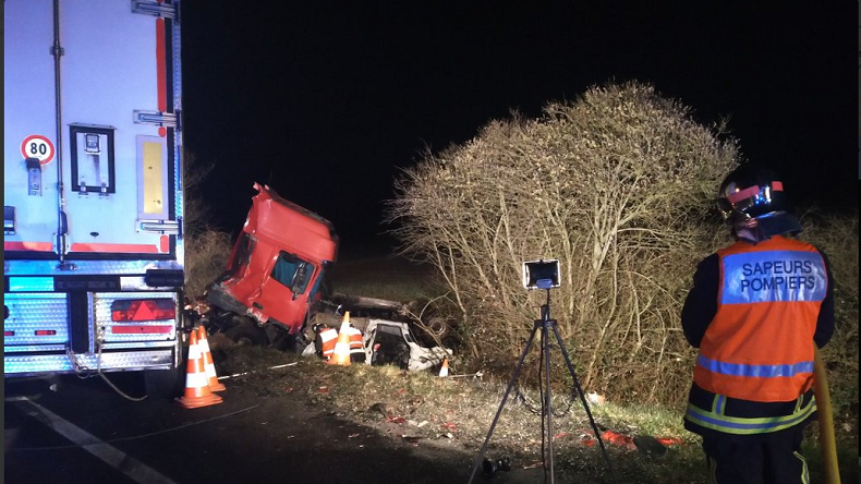 12 morts dans une collision entre un mini-bus et un poids lourd dans l'Allier