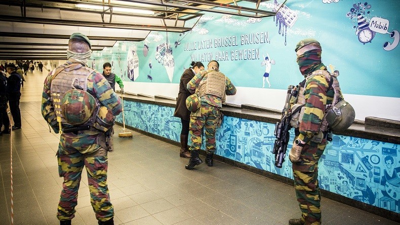 Une station de métro bruxelloise complètement évacuée après une fausse alerte