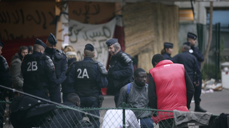 Evacuation d'un campement de migrants dans le 19e arrondissement (PHOTOS)