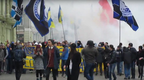 Odessa : fans de foot et nationalistes manifestent en mémoire des événements de mai 2014 (VIDEO)