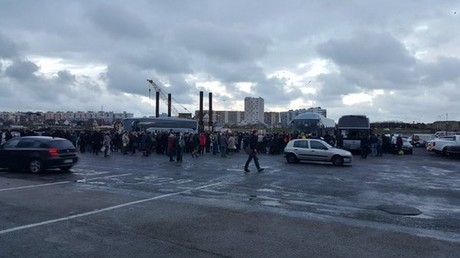 RT France accompagne les Calaisiens en colère se rendant à Paris pour se faire entendre