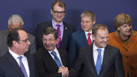 Un tour de passe-passe ? Les chefs de l’UE parlent d’un avancée vers un accord sur les réfugiés 