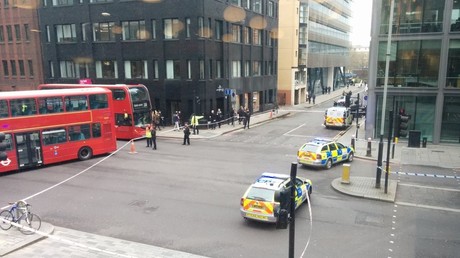 Une alerte à la bombe a eu lieu dans le quartier d'affaires de Londres, une enquête est ouverte