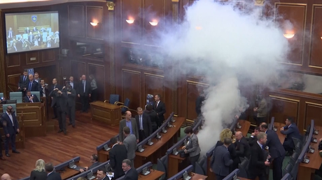 Kosovo : la séance parlementaire dispersée par des gaz lacrymogènes pour le second jour consécutif 