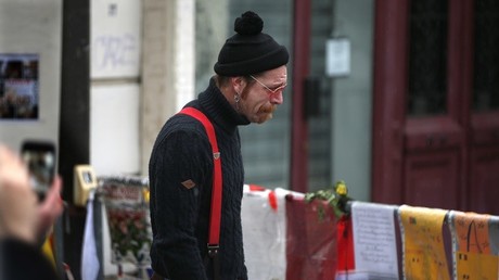 Le chanteur des Eagles of Death Metal s’excuse après ses accusations sur le Bataclan
