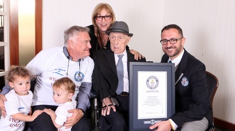 Un survivant de l’Holocauste devient «l’homme le plus vieux du monde»