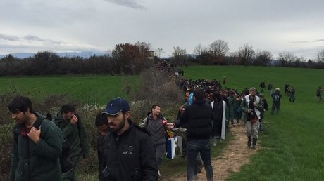 Des migrants tentent de forcer la frontière gréco-macédonienne