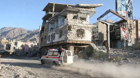 Un immeuble détruit dans la ville de Taiz