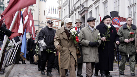 Lettonie : des centaines d'anciens combattants nazis participent à une manifestation à Riga