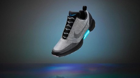 Nike sort la basket de «Retour vers le futur» dont les lacets se font tous seuls 