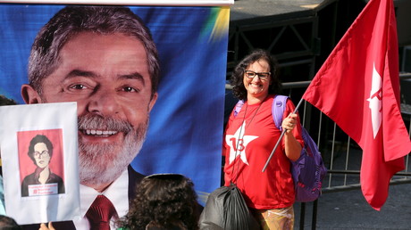 Brésil: le tribunal suprême suspend la nomination de Lula qui manifeste dans la rue (PHOTOS, VIDEOS)