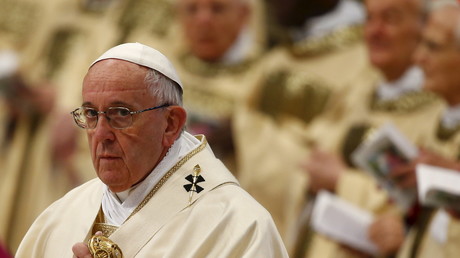 Grande première : le Pape François sur Instagram, priant à genou !