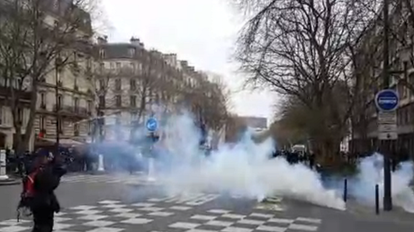 La manifestation anti loi Travail dégénère à Paris : le correspondant de RT sous le gaz lacrymogène
