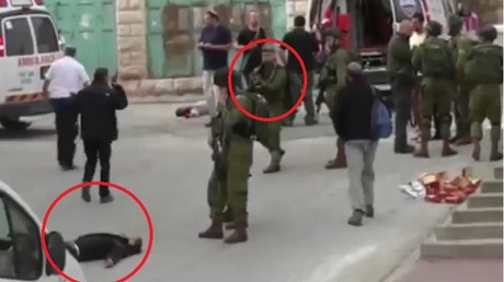 Un soldat israélien tire dans la tête d’un assaillant palestinien neutralisé, à terre (VIDEO CHOC)