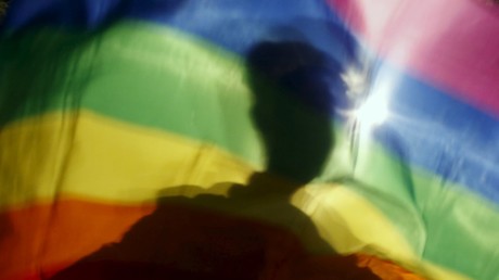 Quittée pour un policier, une Ukrainienne veut que la profession soit interdite aux gays
