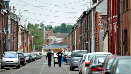 Deux employés municipaux soupçonnés d’avoir incendié un magasin de produits roumains