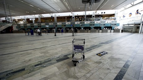 Un colis suspect retrouvé dans l’aéroport suédois de Lanvdetter, un terminal évacué