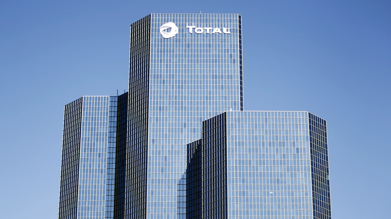 Un présentateur de «C dans l'air» salarié de Total !