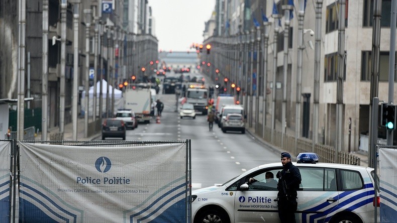A Bruxelles, trois hommes ivres ont été arrêtés après avoir menacé de se faire exploser