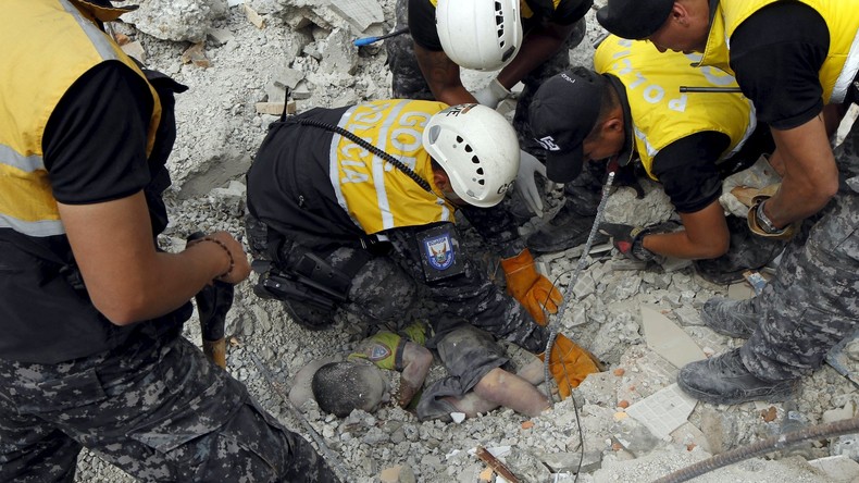 Séisme en Equateur : 350 morts et plus de 2 000 blessés, l'opération de secours se poursuit