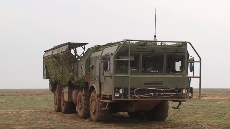 Puissance de feu russe : le système Iskander-M équipé d’un missile de croisière en action (VIDEO)