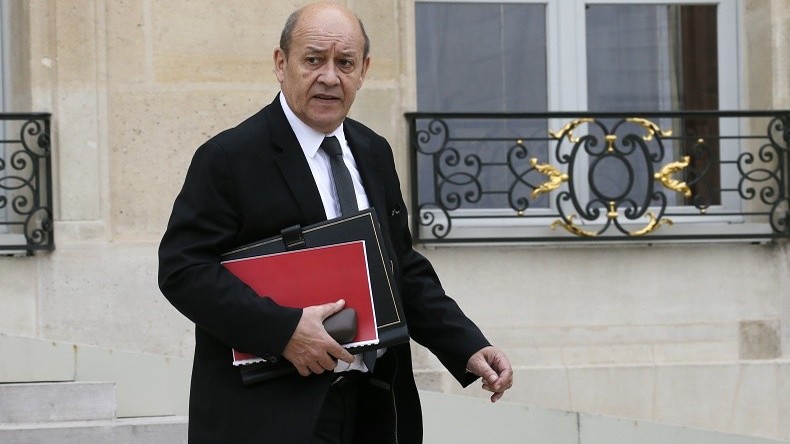 Des escrocs se sont fait passer pour Jean-Yves Le Drian afin de réaliser des arnaques