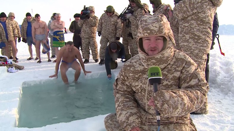 Survivre en Arctique : le correspondant de RT a suivi les exercices militaires russes au pôle Nord