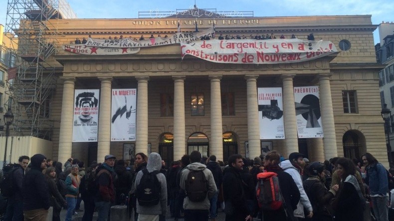 Des intermittents du spectacle occupent le théâtre de l'Odéon à Paris