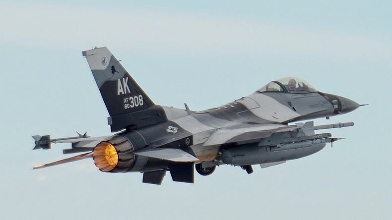 Un F-16 norvégien mitraille par erreur une tour de contrôle occupée