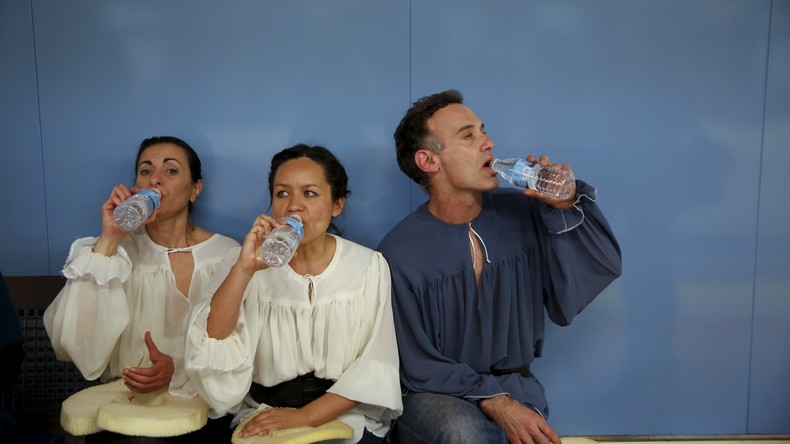 Plus de 4 000 personnes contaminées à Barcelone par de l'eau en bouteille polluée