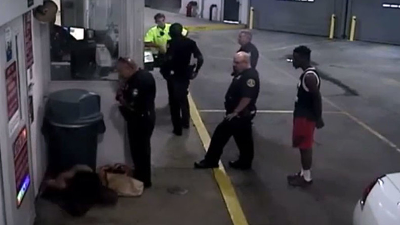 Floride : un policier viré pour avoir battu une femme menottée (VIDEO CHOQUANTE)