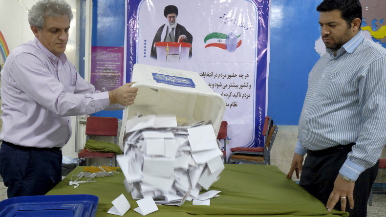 Les alliés de Rohani gagnent les législatives en Iran, sans majorité