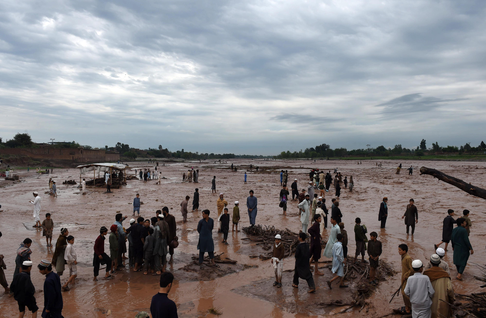 Des pluies torrentielles causent la mort d'une cinquantaine de personnes au Pakistan (VIDEO)