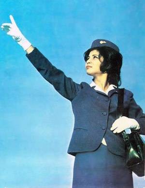 Paris-Téhéran : le maire de Vence demande aux hôtesses d'Iran Air de s'habiller façon années 1960