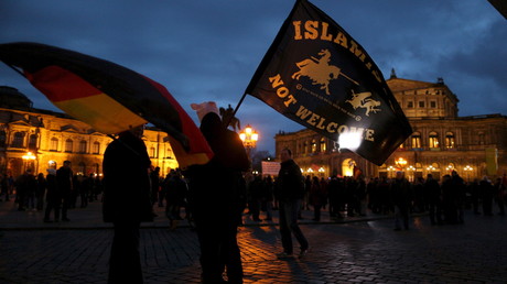 Des partisans du mouvement anti-islam PEGIDA lors d'une manifestation à Dresde, le 21 mars 2016