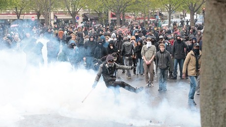 La fin de la manifestation à Paris a été marquée par de violents incidents entre policiers et casseurs