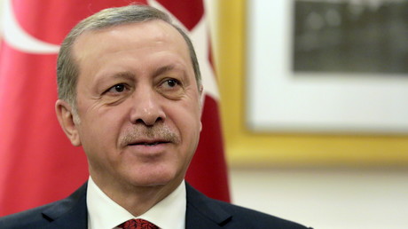Ankara exige des poursuites pénales contre le comédien allemand pour ses propos sur Erdogan