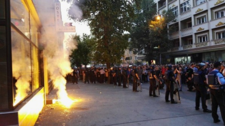 Des manifestants ont saccagé le bureau du président macédonien (PHOTOS, VIDEO)