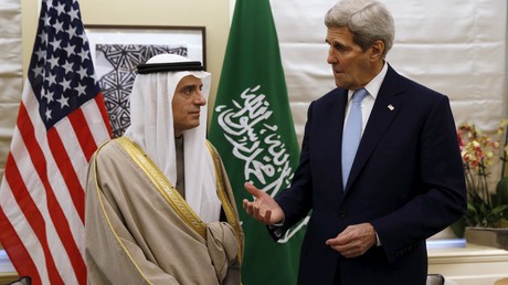 Le secrétaire d'Etat américain John Kerry et le ministre saoudien des Affaires étrangères Adel al-Joubeir 