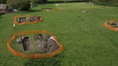 Royaume-Uni : découverte accidentelle d’une villa romaine parfaitement préservée dans un jardin