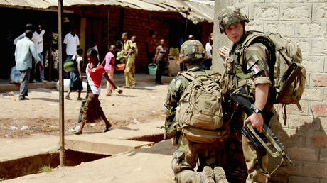 #PredatoryPeacekeepers : une pétition demande le retrait des Casques bleus français de l’Afrique