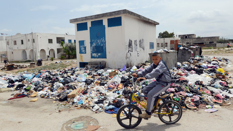 Invasion de sacs plastiques, les égouts et décharges débordent en Tunisie face au laisser-aller