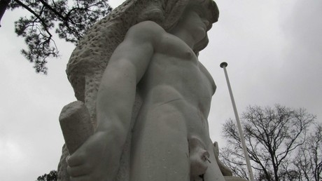 Arcachon : vandalisée à maintes reprises, la statue d’Héraclès aura son pénis amovible