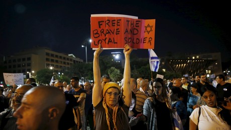 Israël : des manifestants demandent la libération du soldat qui a achevé un Palestinien blessé