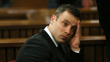 Oscar Pistorius et la vérité : aurait-il frappé sa copine à coups de batte avant de l'abattre ? 