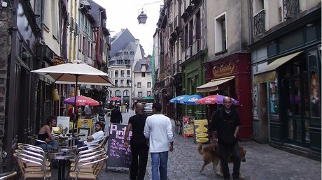 Rennes : un videur égorgé rue de la Soif par un client ivre