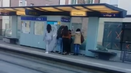 Capture d'écran d'une vidéo amateur de l'agression dans le tramway