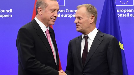 Donald Tusk suggère à Erdogan  d'avoir «la peau dure» pour faire face aux critiques